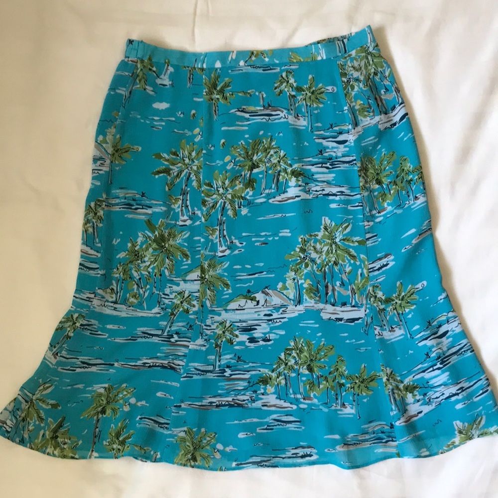 Sky blue tropical island print lightweight lined tulip cut skirt EUC